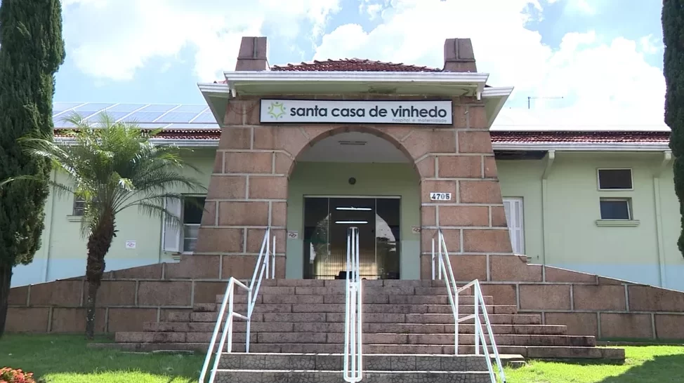 Fachada da Santa Casa de Vinhedo